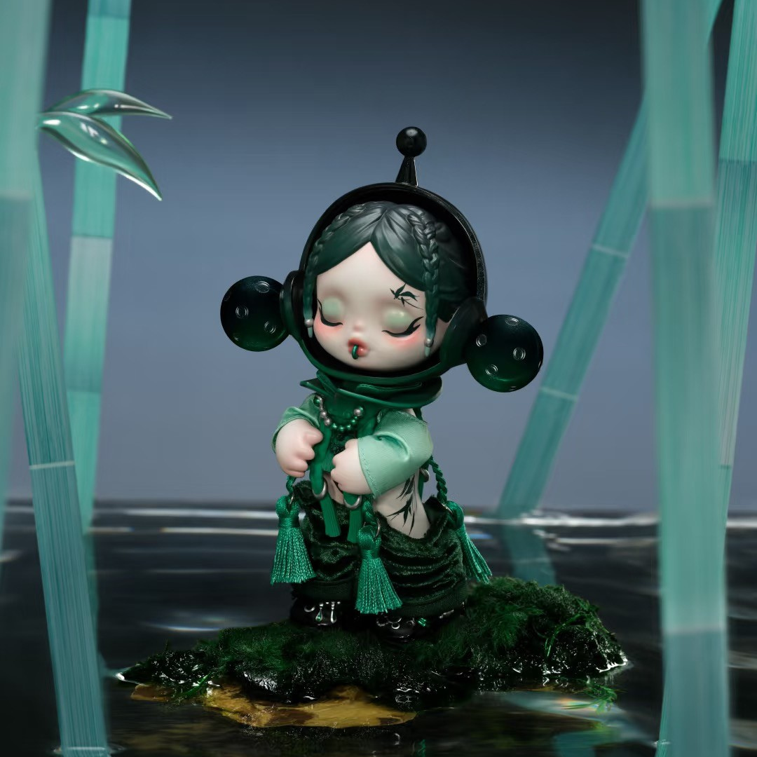 Skullpanda x Crocs OOTD Figure