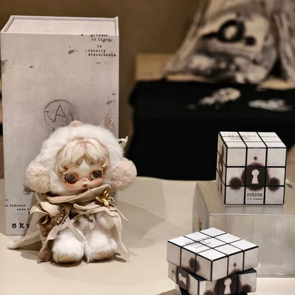θSKULLPANDA Cage-Uncage Vinyl Plush Doll