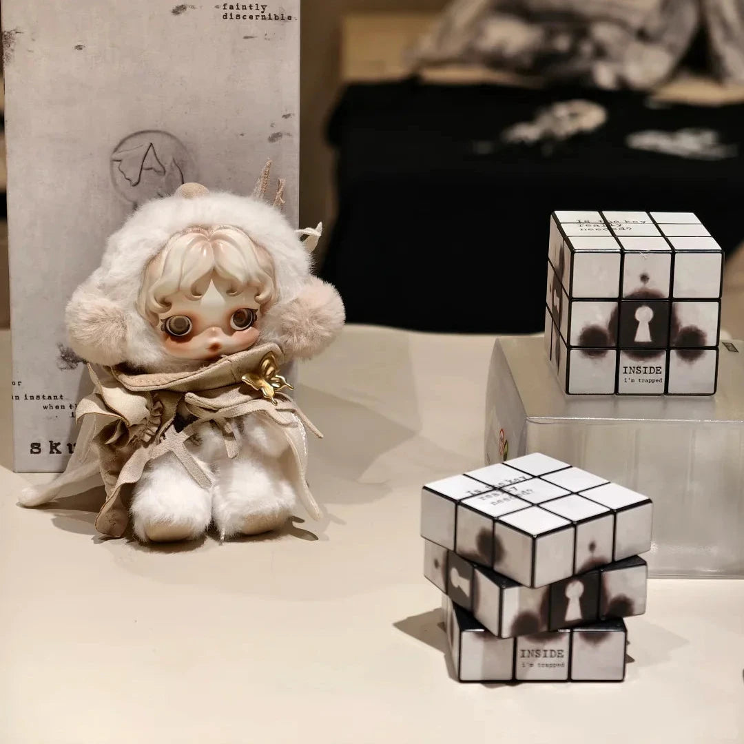 [PREORDER] θSKULLPANDA Cage-Uncage Vinyl Plush Doll